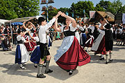 Eröffnung 2011 mit Volkstanz (Foto. Ingrid Grossmann)